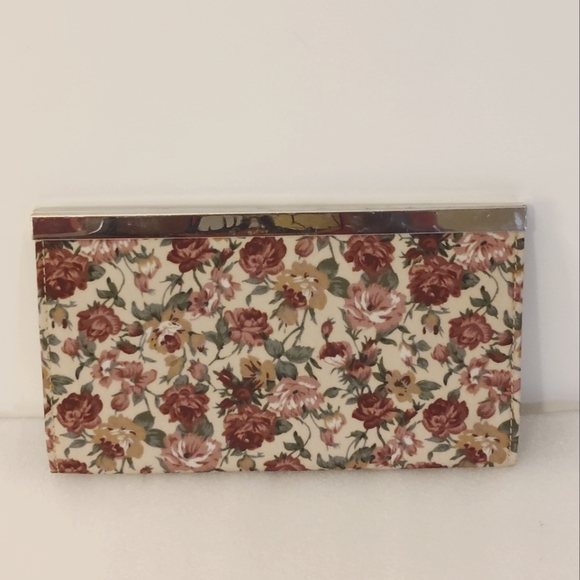Black Poppy Floral Clutch - Picture 9 of 10